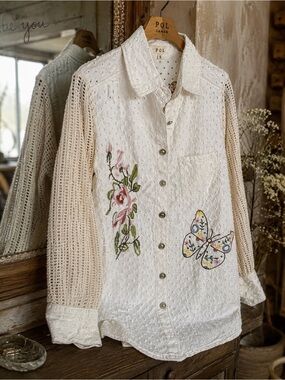 218🌟 POL Eyelet Embroidered Oversized Shirt – NWOT – Small
